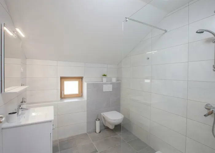 1861 Blejka شقة *